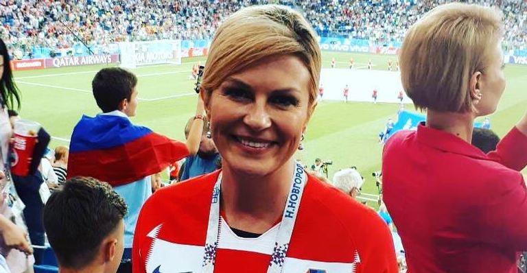 Louca por futebol, presidente da Croácia, Kolinda, paga sua própria passagem para ver final da Copa