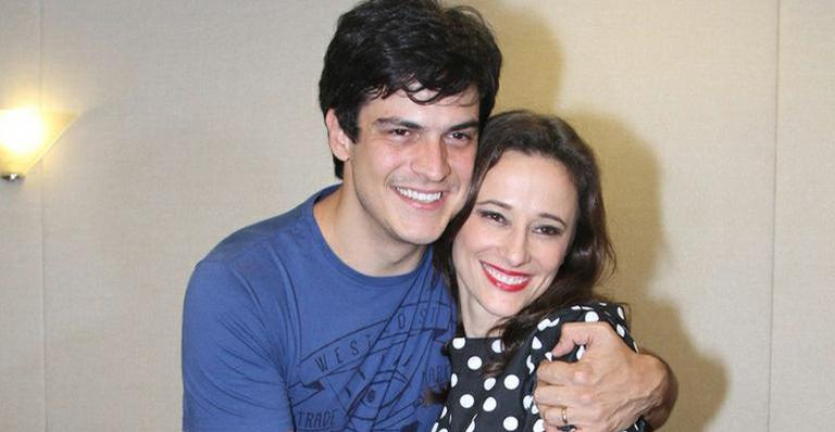 Mateus Solano abre o jogo sobre o início do relacionamento com a esposa: ”Fomos primeiro pra cama”