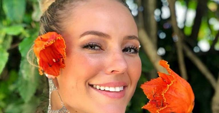Paolla Oliveira arranca elogios na web com selfie: ”Poderosa”