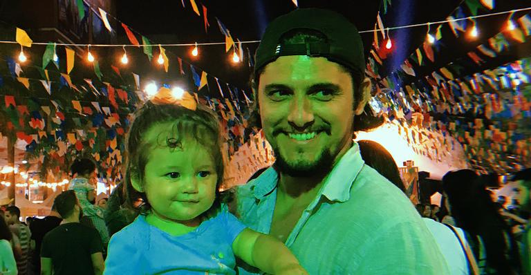 Pai coruja! Bruno Gissoni escreve poema apaixonado para a filha, Madalena: ”O coração dispara”