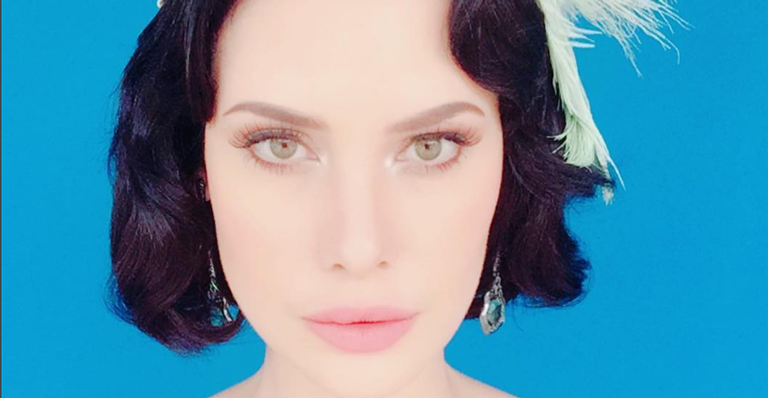 Mayana Moura raspa a cabeça para viver Satanás em novela da Record e mostra resultado