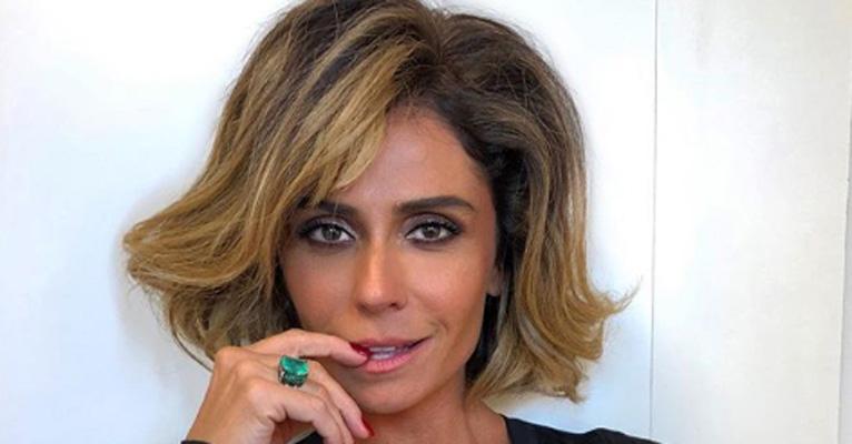 Giovanna Antonelli mostra as filhas gêmeas e a sobrinha brincando na praia