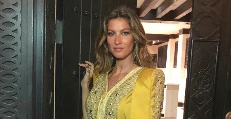 Gisele Bündchen divulga capa de livro autobiográfico e revela: ”Aprendi a me aceitar”