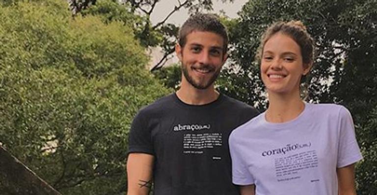 Laura Neiva revela que contará motivo do término com Chay durante sua peça no Rio