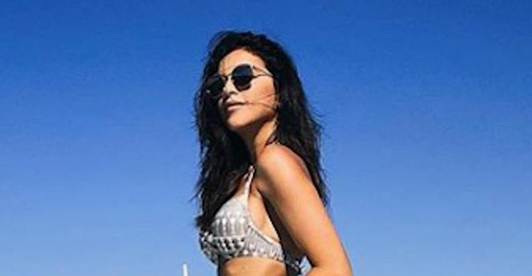 Mariana Rios posa de biquíni e fãs se preocupam com magreza