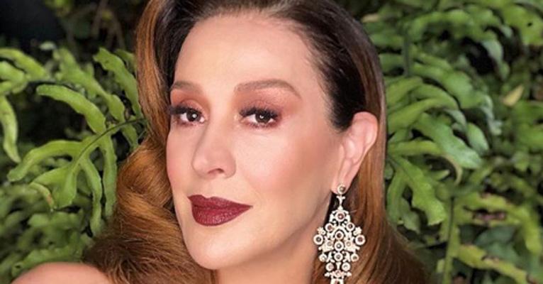 Claudia Raia exibe corpão e barriga sarada em férias nas Maldivas