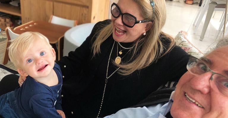 No Dia dos Avós, veja 10 momentos fofos de Enrico Bacchi com os pais de Karina Bacchi
