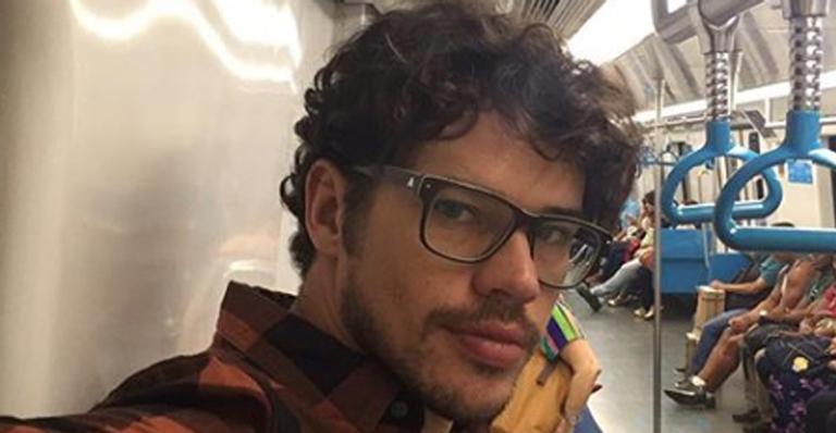 José Loreto encanta a web ao posar sorridente ao lado da filha, Bella
