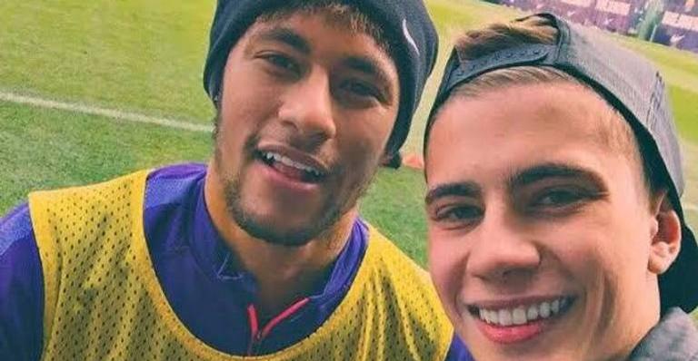 Fã de Neymar se declara: ”Fui assistir seu treino e você me convidou para jogar Poker em sua casa”