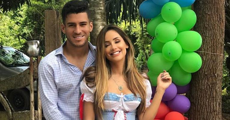 Ex-panicat Babi Muniz revela que está grávida de 4 meses
