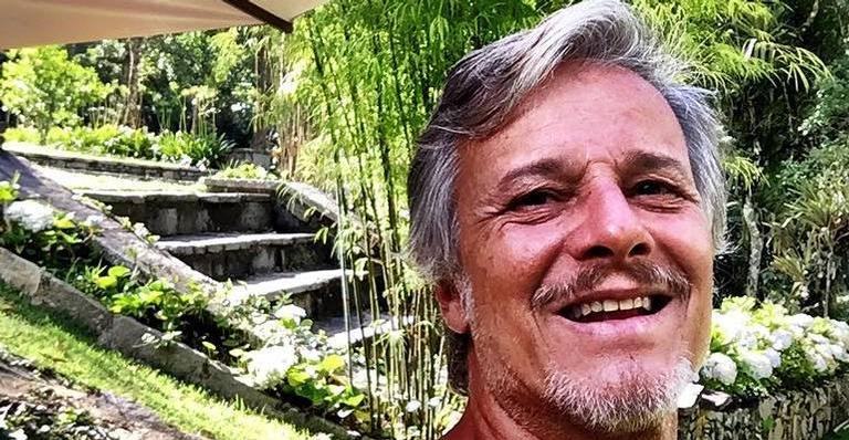 Marcello Novaes dá show de maturidade ao compartilhar foto de Letícia Spiller: ”Família”