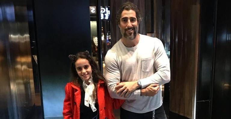 Marcos Mion incentiva filha durante treino de esporte puxado: ”O mundo é seu”