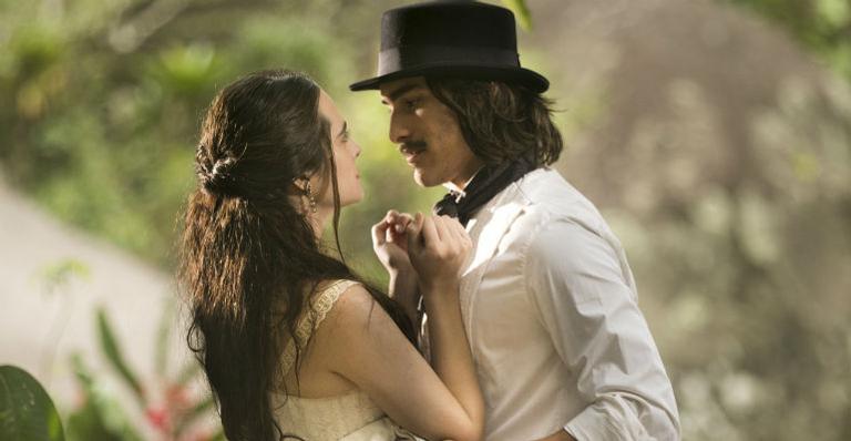 Juliana Paiva e Bruno Montaleone protagonizam cenas de romance em ‘O Tempo Não Para’