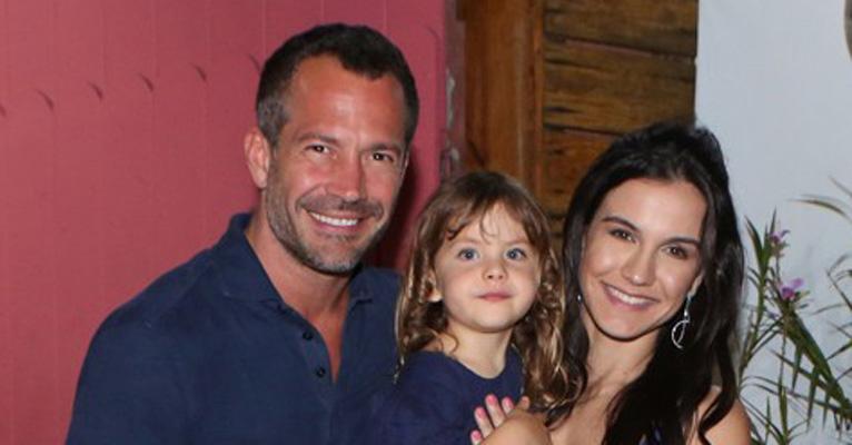 Ayra, filha de Kyra Gracie e Malvino Salvador, esbanja fofura em foto de kimono de jiu-jítsu