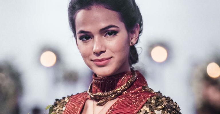 Bruna Marquezine defende evolução de sua personagem em ‘Deus Salve o Rei’: ”Foi difícil o início”