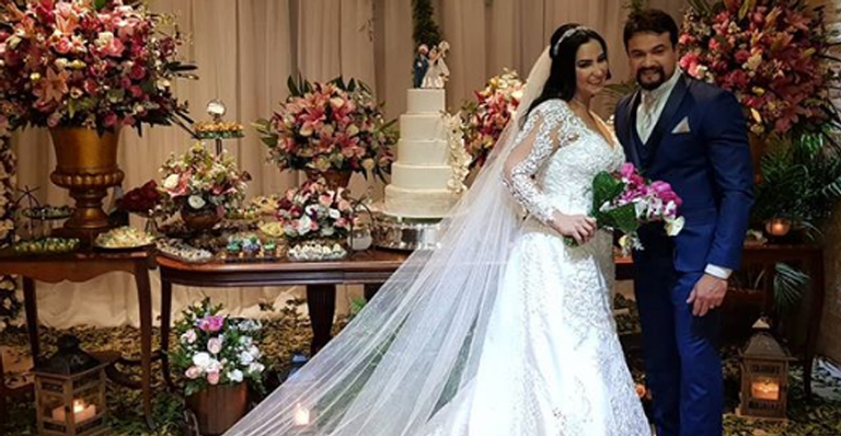 Fabíola Gadelha surge deslumbrante em seu vestido de noiva