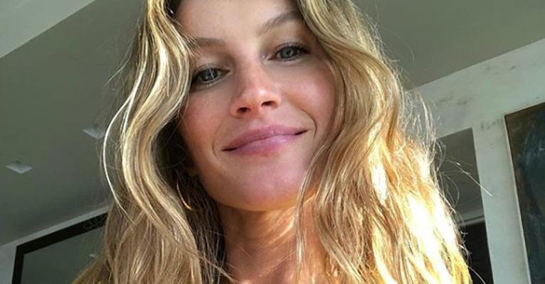 Gisele Bündchen celebra o eclipse lunar com foto de biquíni e exibe corpo incrível