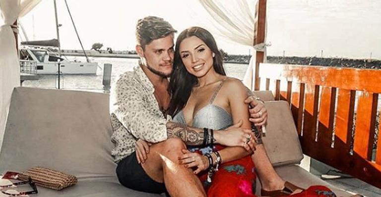 Ex-BBBs Breno e Paula comemoram 3 meses de namoro