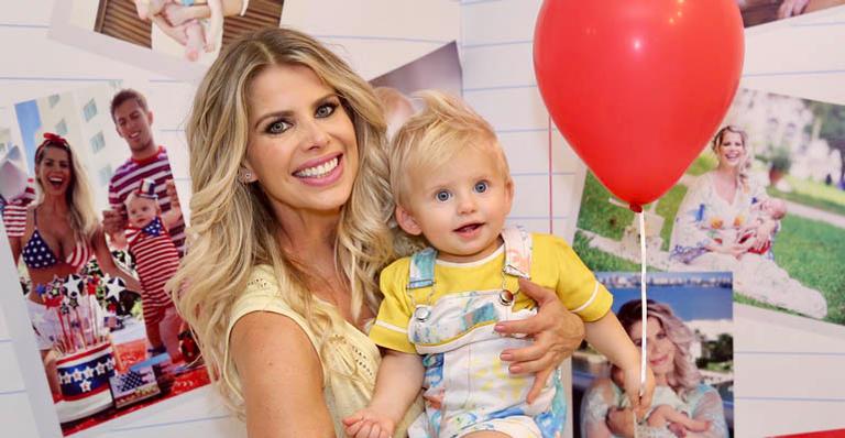 Karina Bacchi comemora o primeiro ano do filho, Enrico