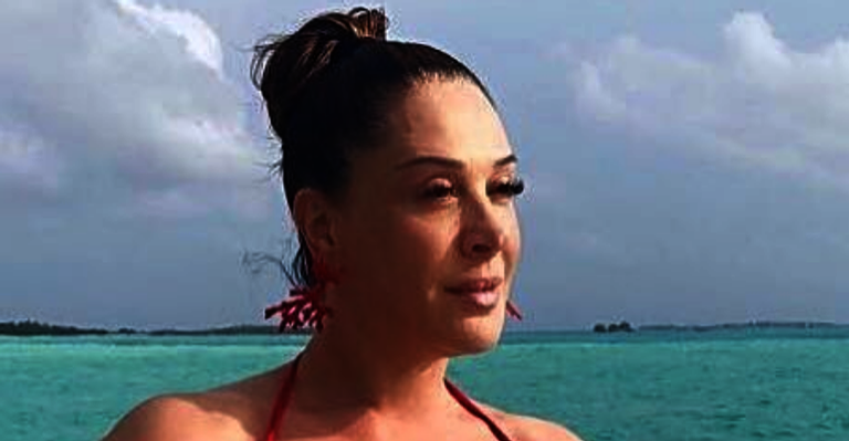 Claudia Raia exibe beleza dos filhos durante viagem na Indonésia: ”Sempre nós 3”