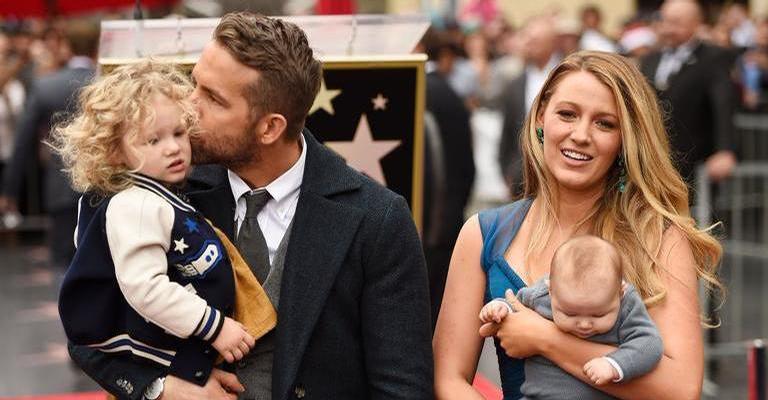 Blake Lively e Ryan Reynolds têm reação incrível quando ouvem a voz da filha em show de Taylor Swift