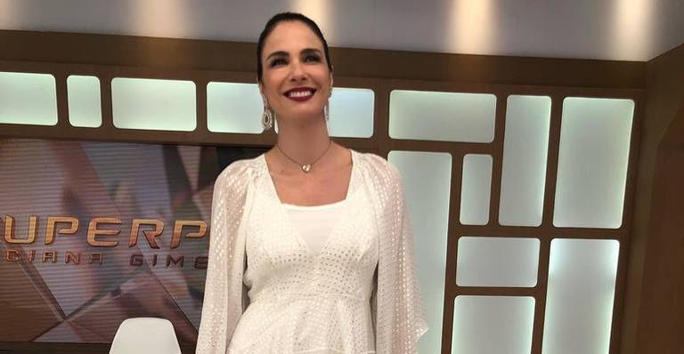 Luciana Gimenez arrasa em nova foto de biquíni