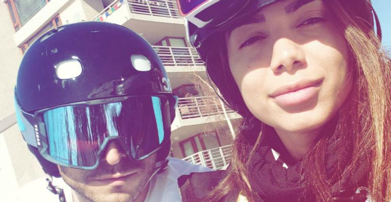 Marido de Anitta faz ”pegadinha” e cantora quase se acidenta durante férias no Chile