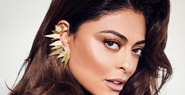 Juliana Paes surge de forma sensual e manda recado: “Para avisar que voltei”