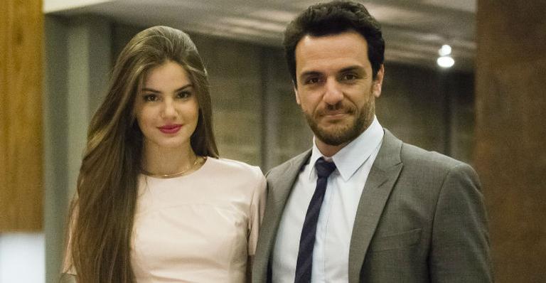 Camila Queiroz reencontra Rodrigo Lombardi, seu par romântico em ‘Verdades Secretas’