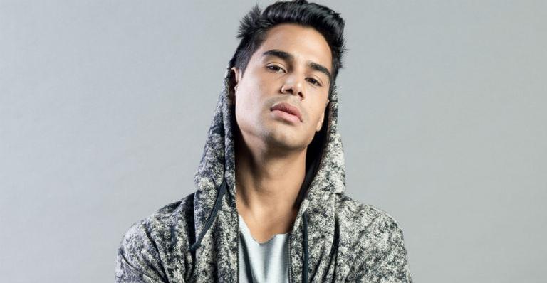 Micael Borges exalta talento de Anitta como empresária: ”Me abriu praticamente todas as portas”
