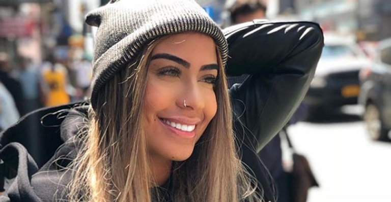 Irmã de Neymar Jr., Rafaella Santos passa por cirurgia e mostra os pais dormindo em poltronas