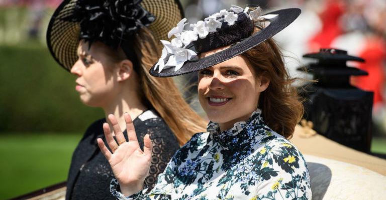 Princesa Eugenie, neta de Elizabeth II, arranja problemas ao postar foto do pai no palácio real