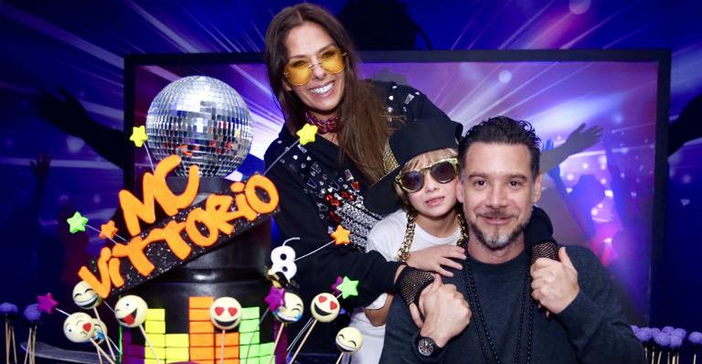 Adriane Galisteu promove baile funk para comemorar aniversário de 8 anos do filho, Vittorio