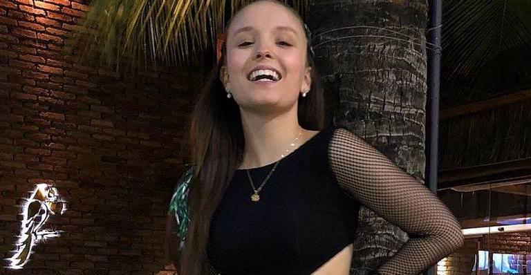 Larissa Manoela parabeniza a mãe e semelhança entre as duas impressiona