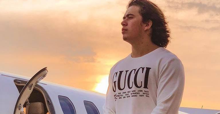 Milionário, Whindersson Nunes ostenta detalhes de seu jatinho luxuoso