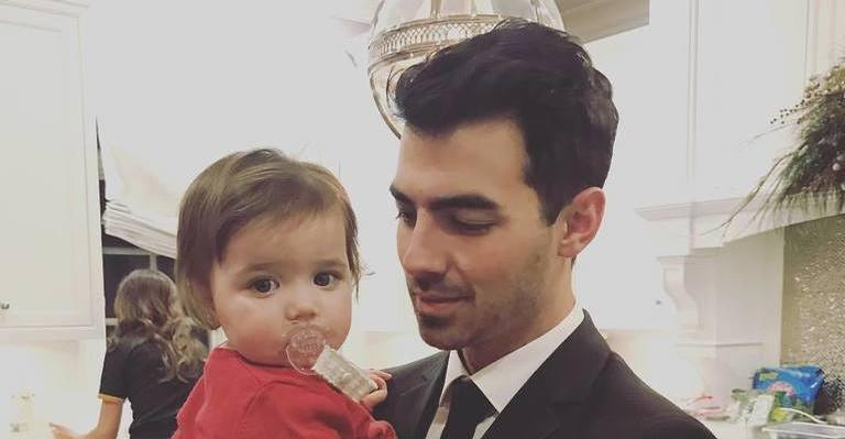 Fofura! Sobrinha de Joe Jonas dança nova música do DNCE