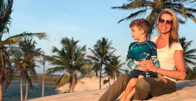 Ana Hickmann divide momento engraçado com o filho durante férias