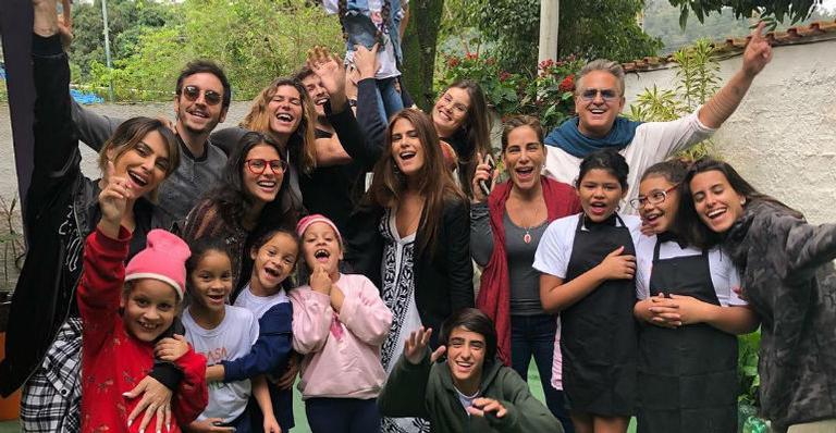 Antonia Morais dispensa festão e comemora aniversário em ONG