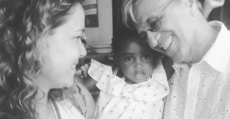 Leandra Leal exibe clique íntimo com a filha, Júlia, e Caetano Veloso