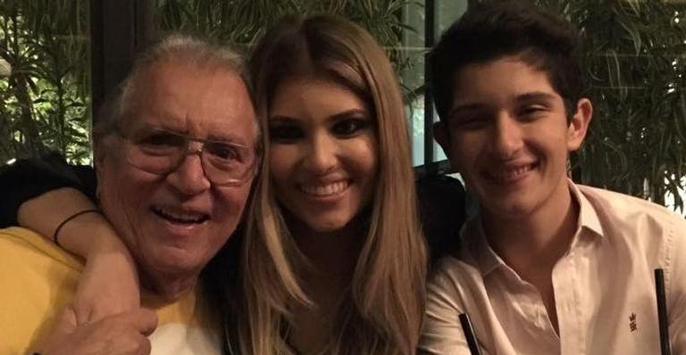 Filho de Carlos Alberto de Nóbrega deixa UTI e permanece em observação no hospital