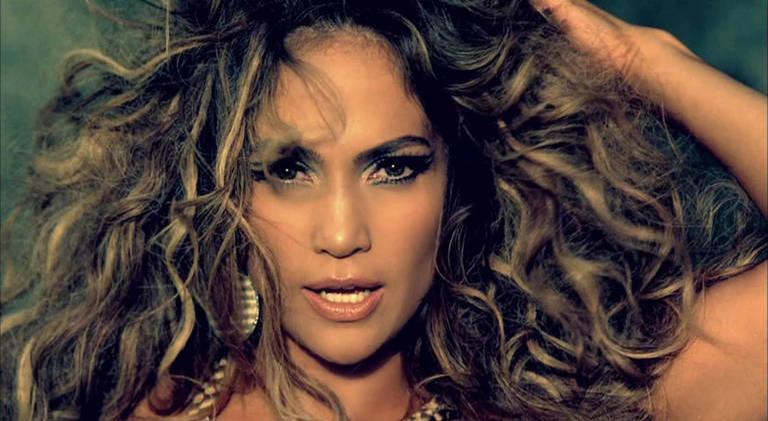 Em ilha paradisíaca, Jennifer Lopez faz viagem romântica ao lado do namorado