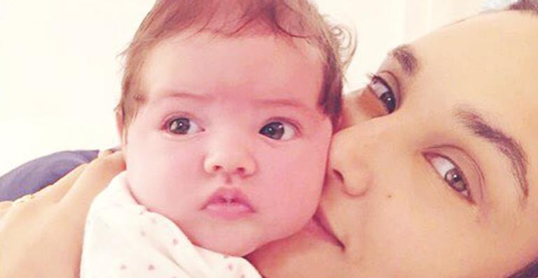 Mãe de Bella, Débora Nascimento agradece tempo livre com José Loreto e se declara: ”Te amo, sogra”