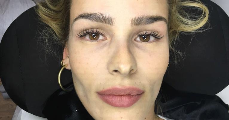 Yasmin Brunet se rende à extensão de cílios clássica, que deixa o olhar bonito 24 horas por dia
