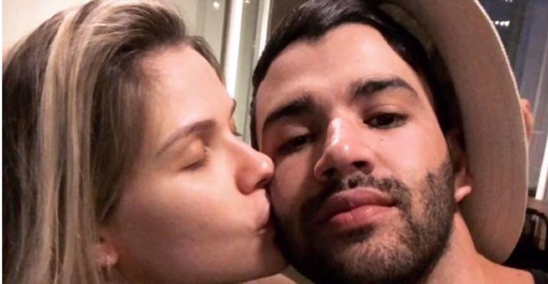 Fora do país, Gusttavo Lima reclama de saudade de Andressa Suita, mas avisa: ”Boletos não param”