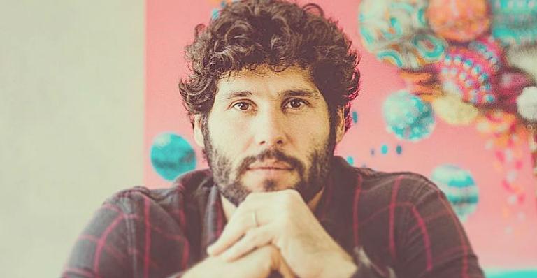 Dudu Azevedo mostra o rostinho do filho e encanta a web
