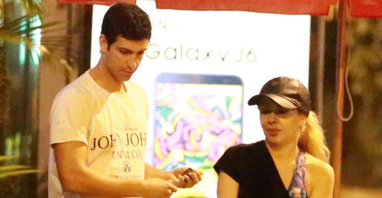 Joelma é flagrada em jantar romântico com o ex-namorado, Alessandro Cavalcante