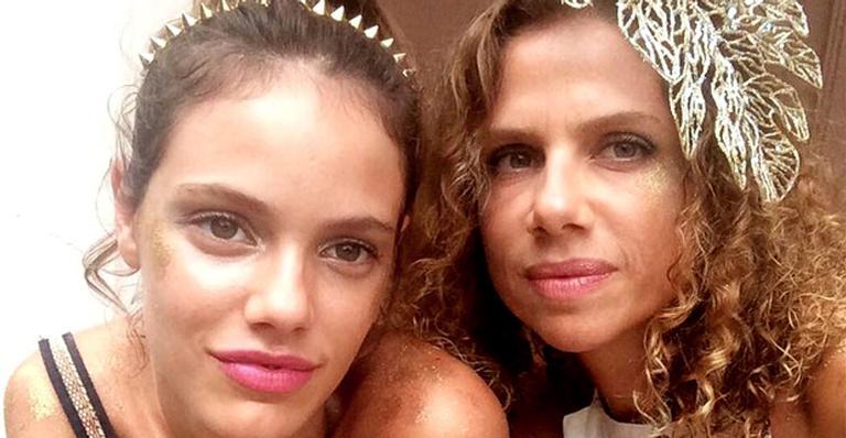 Laura Neiva comemora nascimento da irmã: ”Amor da vida”