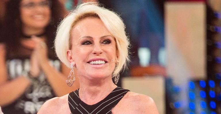 Aos 69 anos, Ana Maria Braga surge de biquininho curtindo piscina de mansão