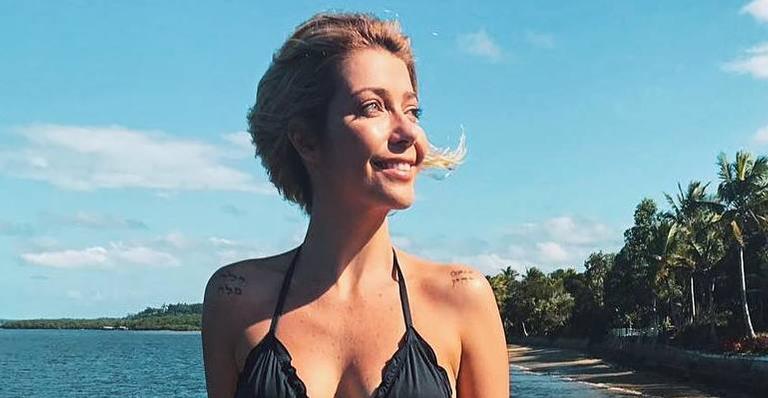 Luiza Possi exibe tanquinho definido e levanta suspeitas de fãs: ”Nunca mais comeu fastfood”