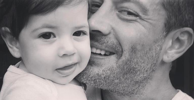 Malvino Salvador é flagrado em momento fofo com a caçula, Kyara
